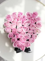 pink-roses-box-arrengement-flowers-in-kadriye-1.webp